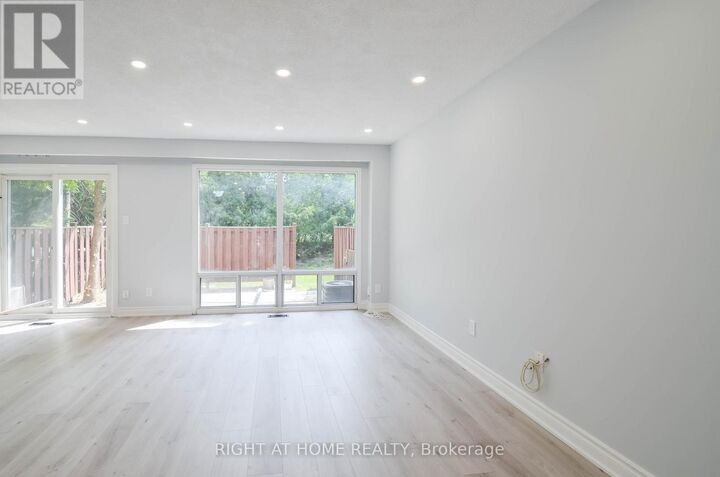 Property Photo:  30 Chichester Place 64  ON M1T 3S5 