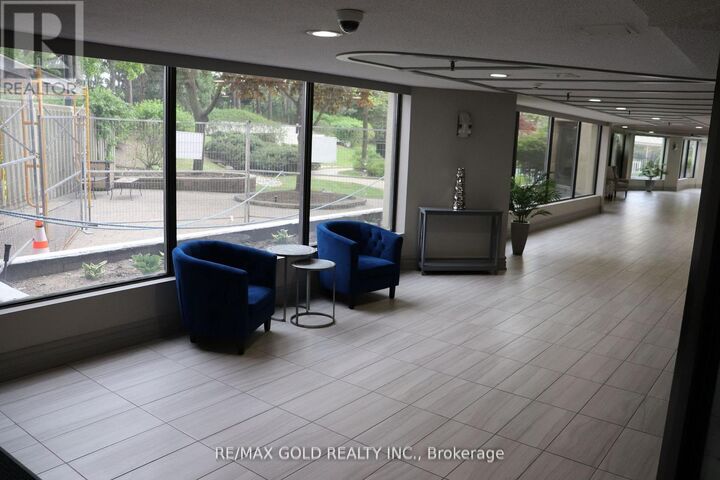 Property Photo:  8 Lisa Street 1801  ON L6T 4S6 