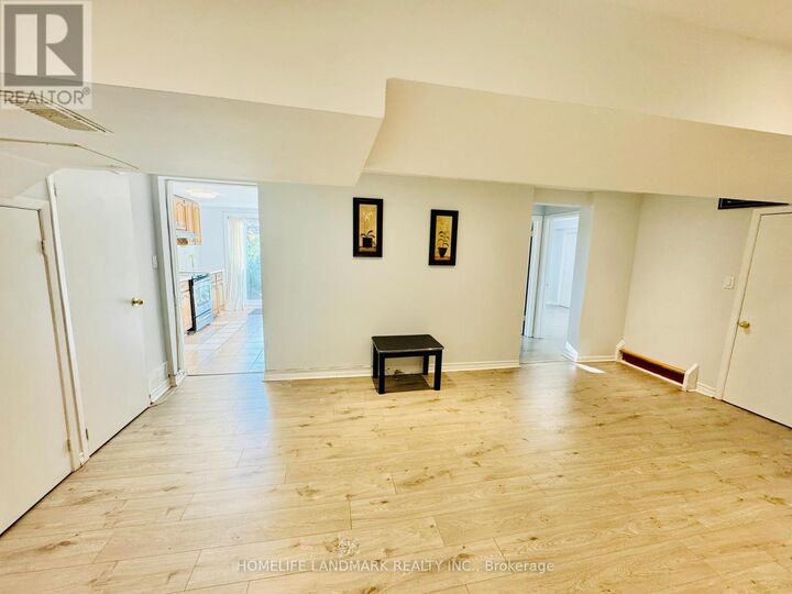 Property Photo:  272 Essex (Work Out Basement) Avenue  ON L4C 2C2 