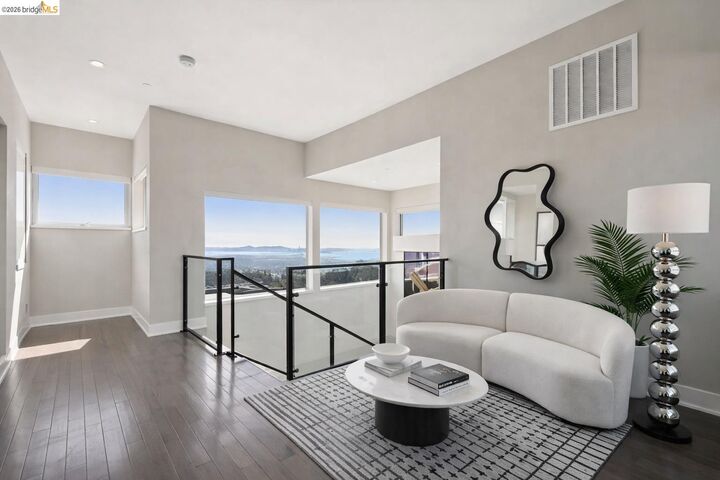 Property Photo:  25 Diablo Dr  CA 94611 