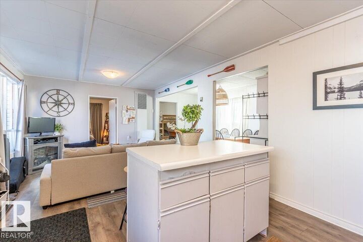 Property Photo: 125 Poplar Bay Dr AB T0C 1X0
