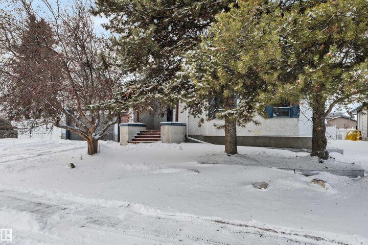 Property Photo:  208 Parkallen Way  AB T9A 3J4 