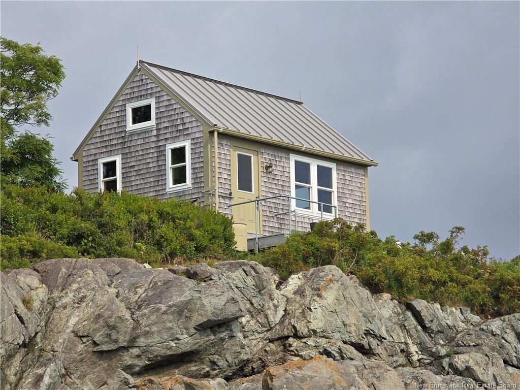 Property Photo:  Cottage Little Island  NB E5V 1L9 