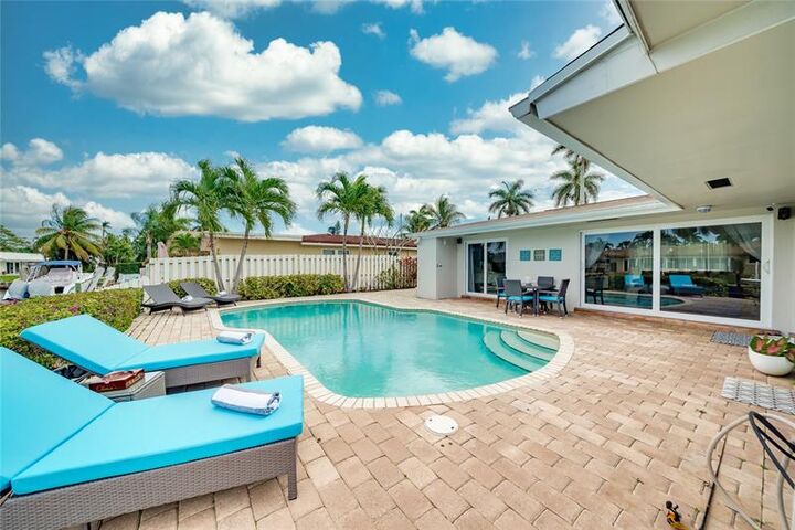 Property Photo:  1479 NE 57th Pl  FL 33334 