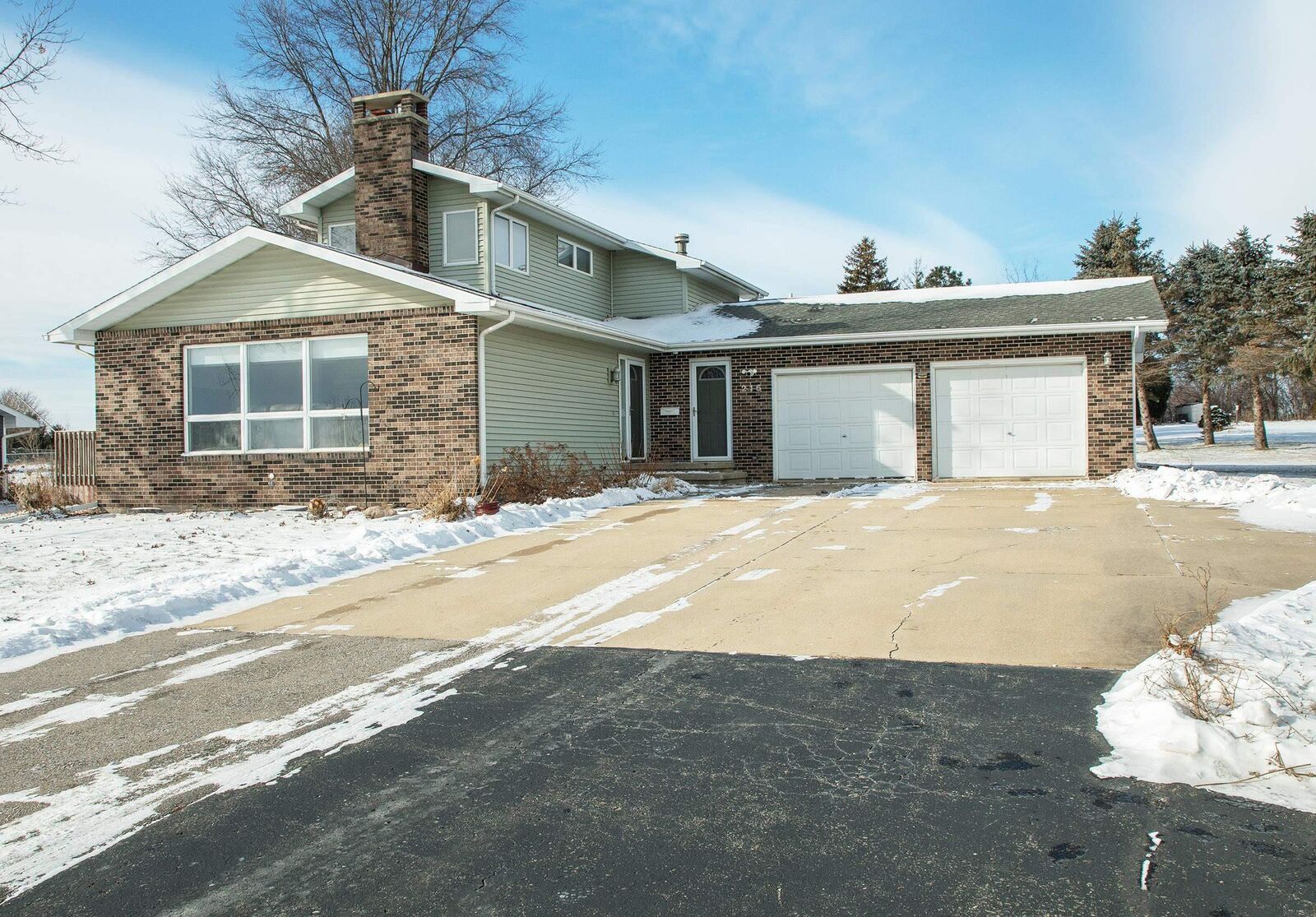 Property Photo:  215 Landmark Drive  IA 50667 