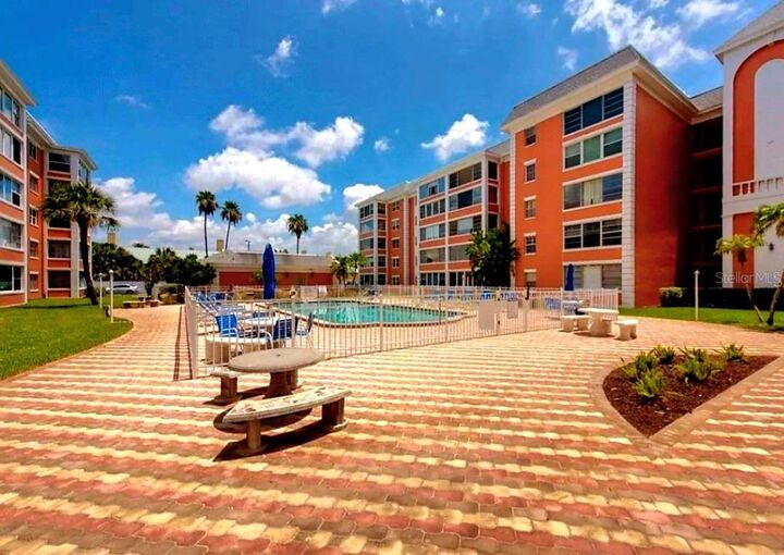 Property Photo: 6960 20th Avenue N 302 FL 33710