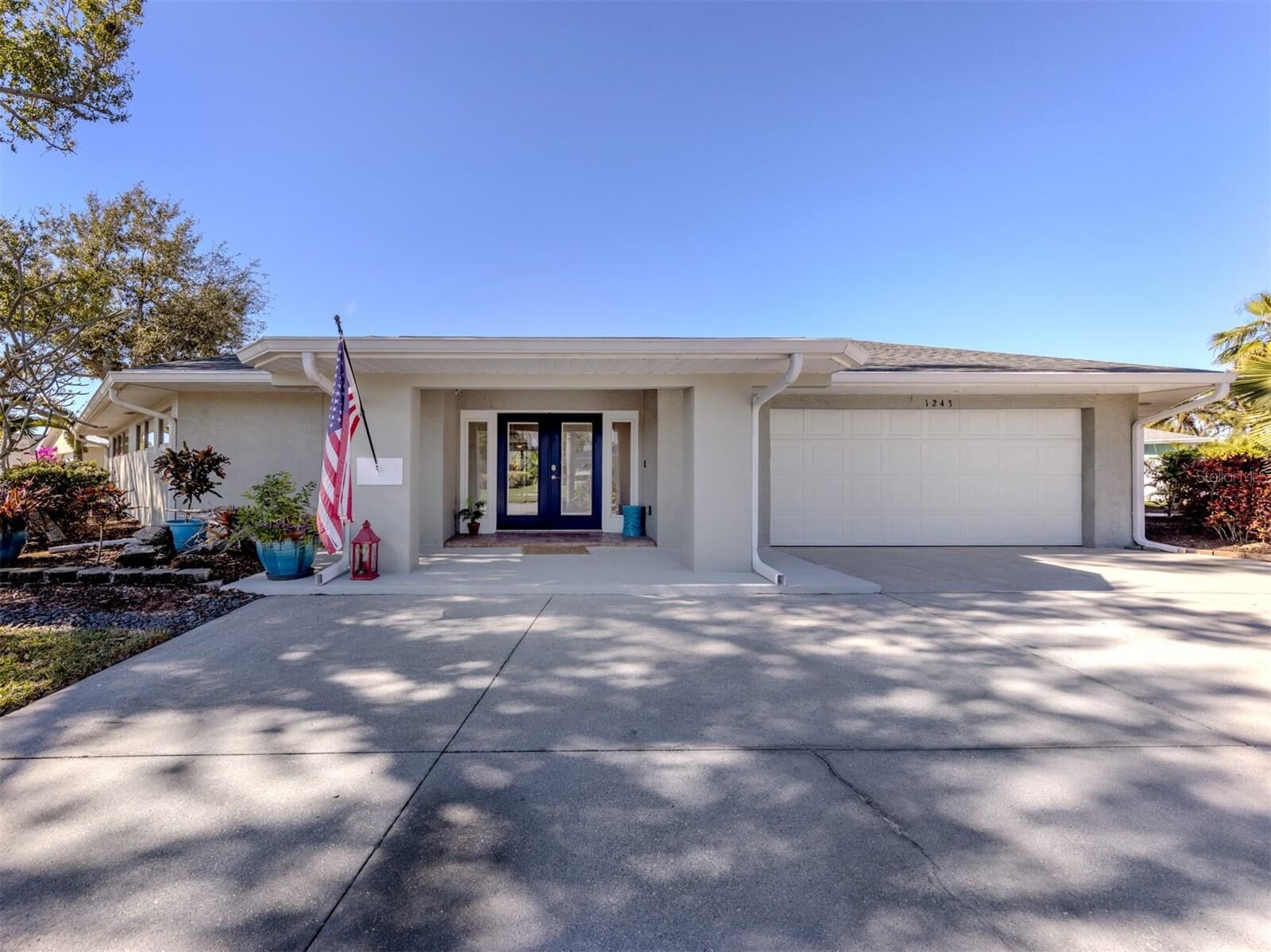 Property Photo: 1243 Pine Needle Road FL 34285