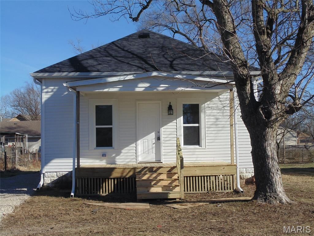 Property Photo: 708 S Jefferson Street IL 62056