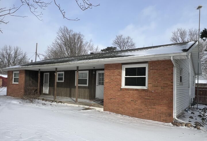 Property Photo:  500 S Hillsdale Street  MI 49245 