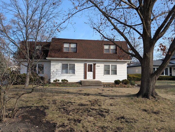 Property Photo: 9319 N Knight Avenue IL 60016