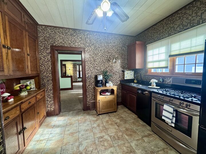 Property Photo: 165 Franklin Avenue IL 60506