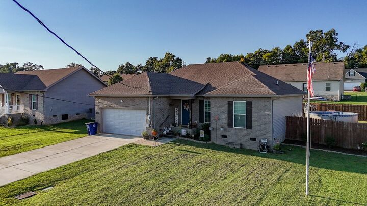 Property Photo: 112 August Way TN 37160