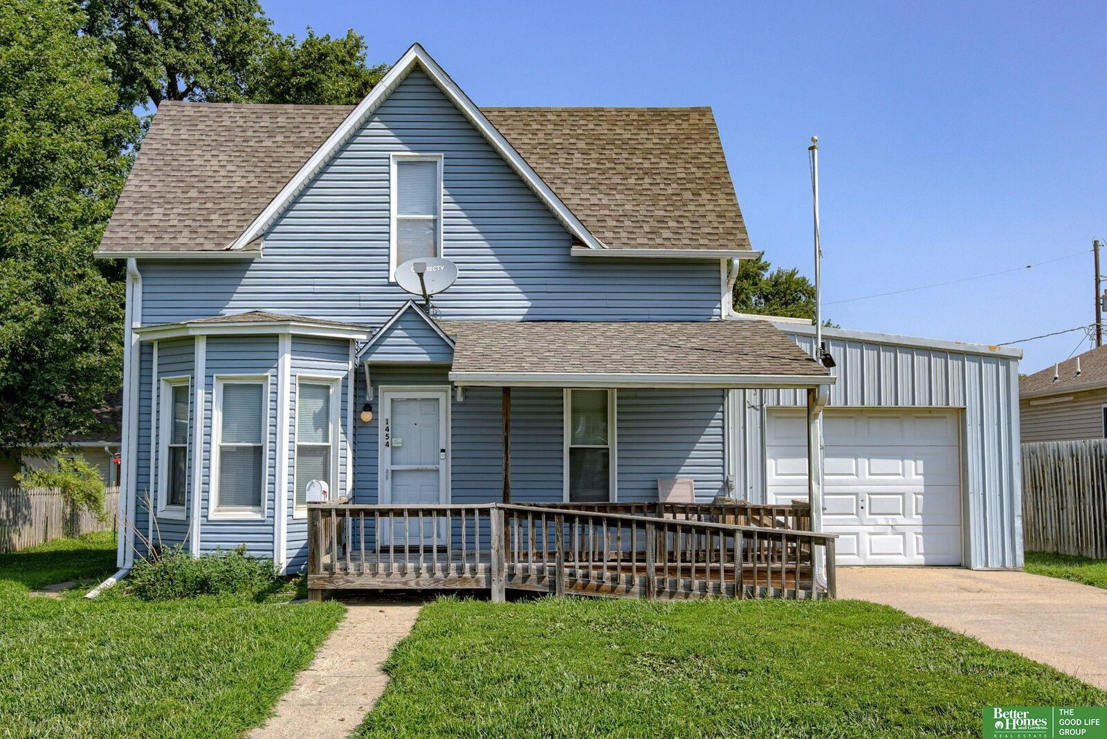 Property Photo:  1454 Nebraska Street  NE 68008 