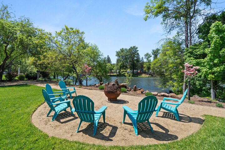 Property Photo:  1060 Anglers Place  OR 97539 