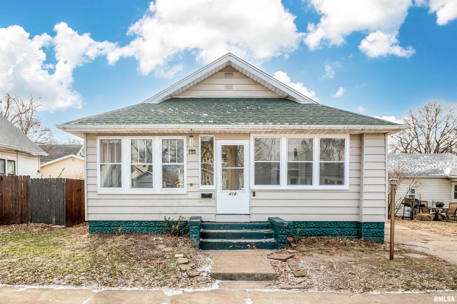 Property Photo:  418 Charles Street  IL 61554 