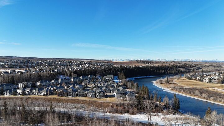 Property Photo:  145 Crawford Drive 2R  AB T4C 2G7 