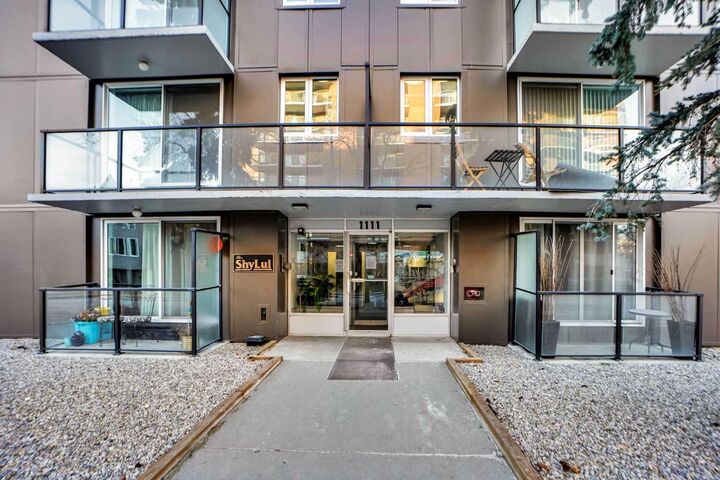 1111 15 Avenue SW 204 — photo 1