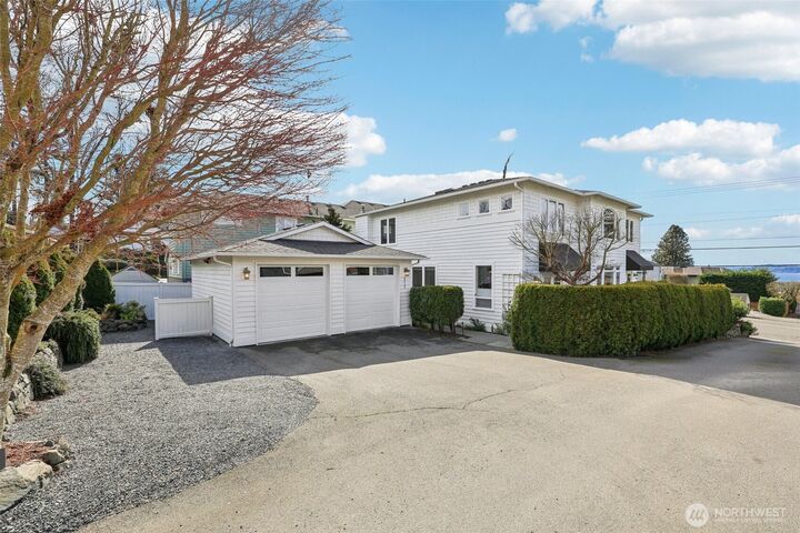 Property Photo:  217  9th Avenue S  WA 98020 