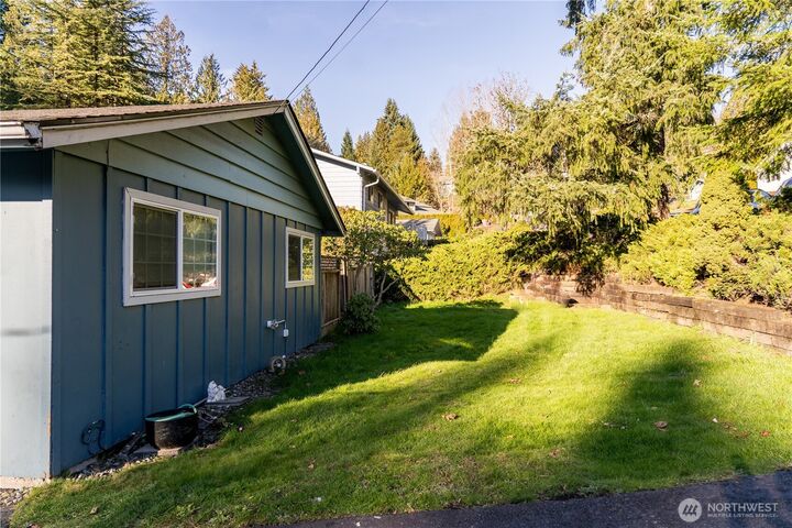 Property Photo:  709 N 23rd Avenue  WA 98626 