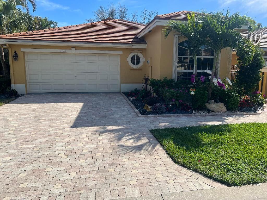 Property Photo:  4194 Imperial Isle Drive  FL 33449 