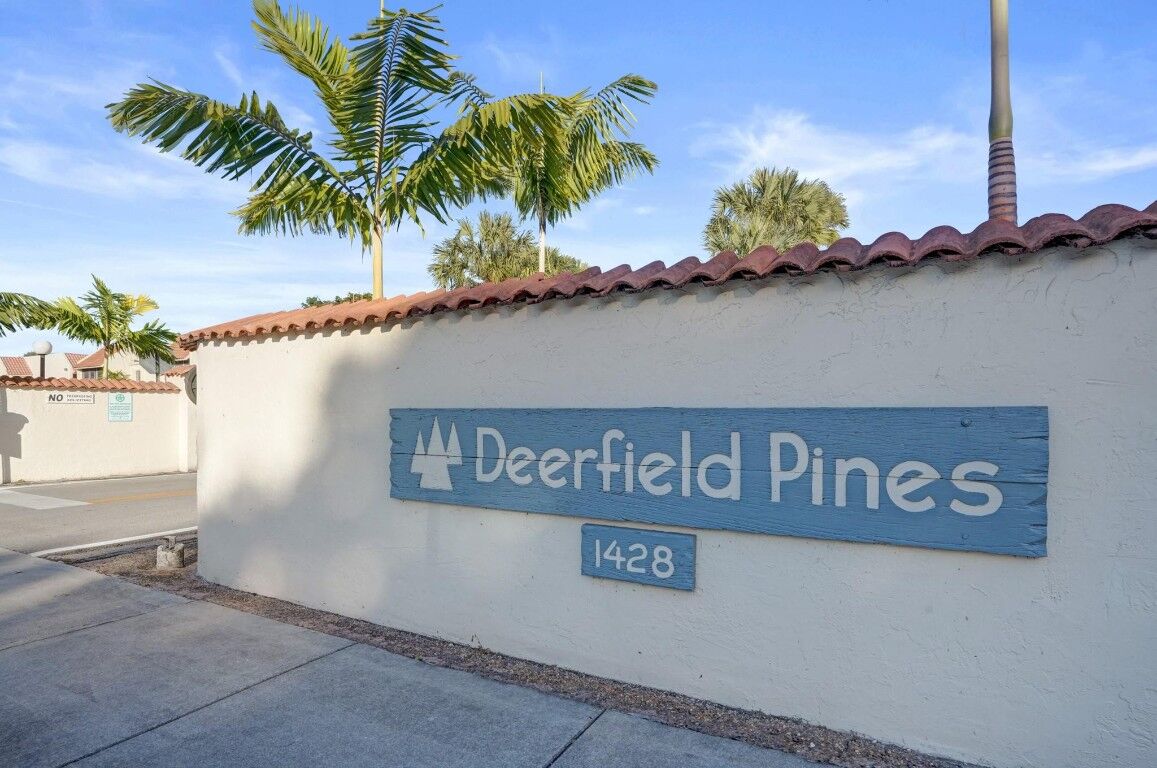 Property Photo: 1428 SE 4th Avenue 231 FL 33441