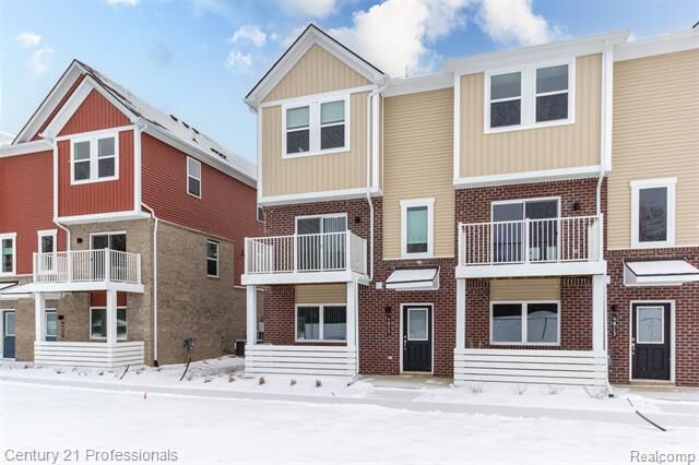 Property Photo:  4825 Parkside Lane  MI 48085 