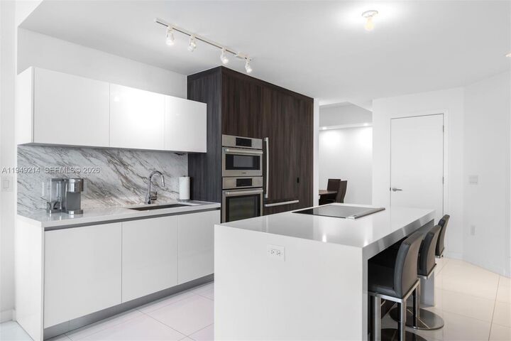 Property Photo: 851 NE 1st Ave 1008 FL 33132