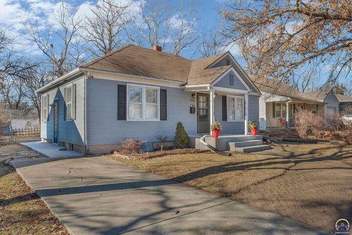 Property Photo:  2011 SW High Ave  KS 66604 