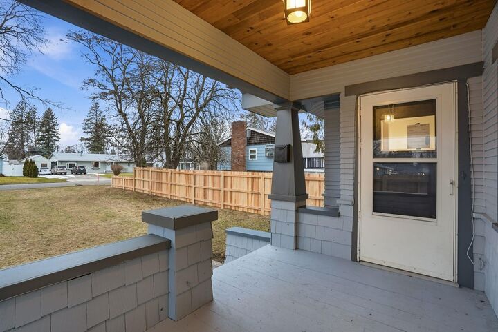 Property Photo: 6104 N Stevens St WA 99205