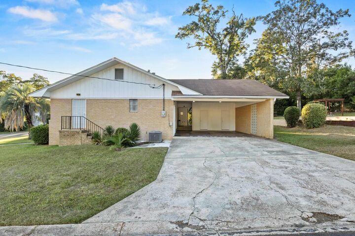 Property Photo:  204 Rudy Hubbard Way  FL 32301 