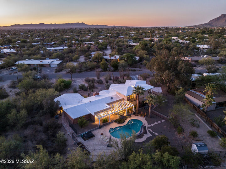 Property Photo:  1115 W Santo Domingo Circle  AZ 85704 