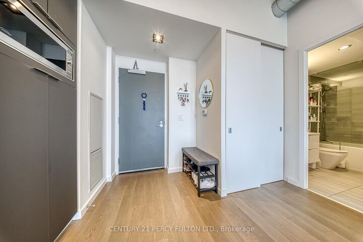 Photo de la propriété:  170 Bayview Avenue 916  ON M5A 0M4 