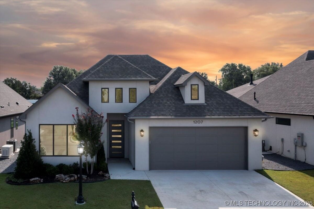 Property Photo:  1207 N 71st Place  OK 74014 