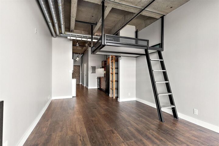 Property Photo:  1061 Fort St 407  BC V8V 5A1 