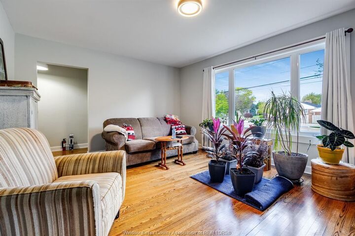 Photo de la propriété: 6245 Wyandotte Street East ON N8S 1N5