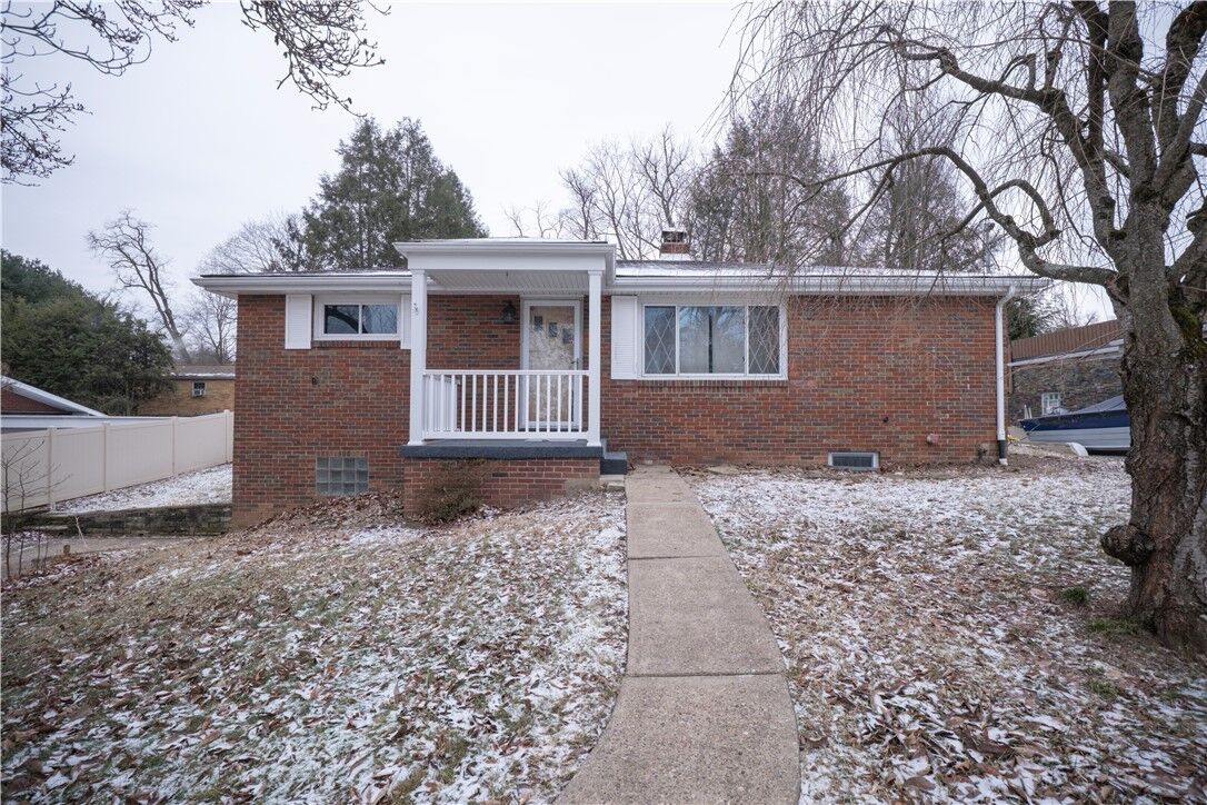 Property Photo: 105 Horseshoe Dr PA 15131