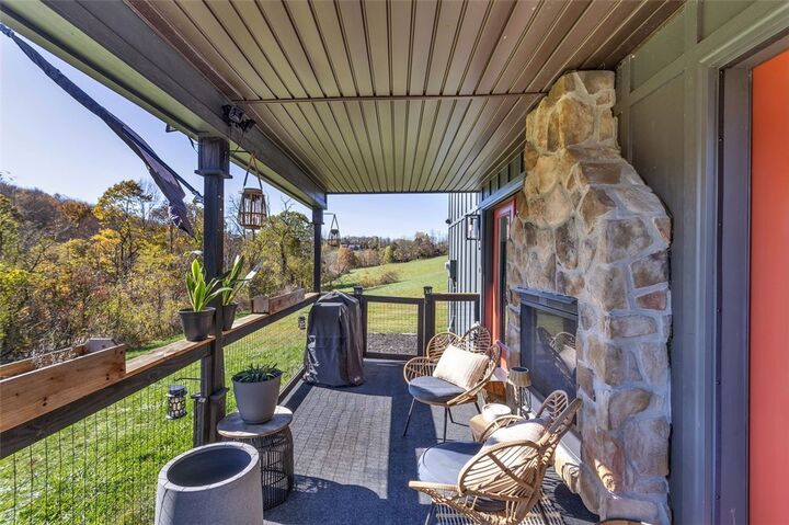 Property Photo:  2460 Chapel Rd  PA 15009 