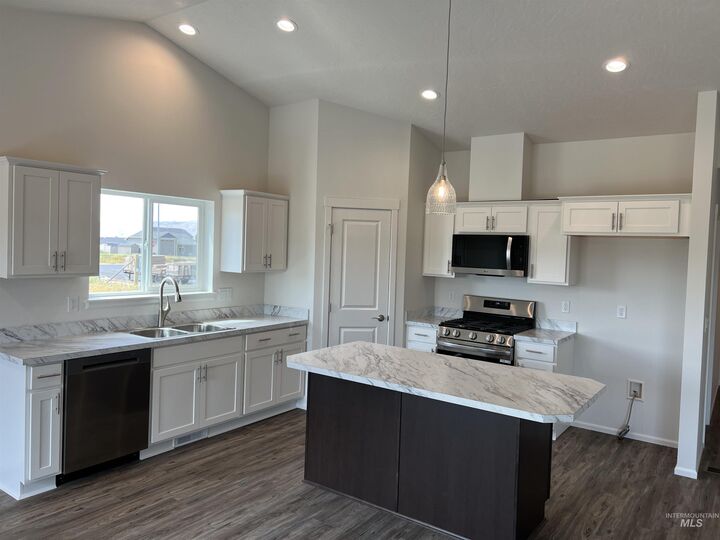 Property Photo:  1738 Yellowstone Court  ID 83501 