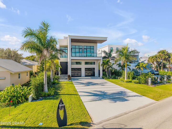 Property Photo:  1194 N Peninsula Avenue  FL 32169 