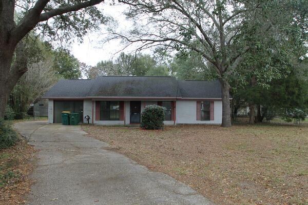 Property Photo:  110 Oakmont Drive  FL 32539 