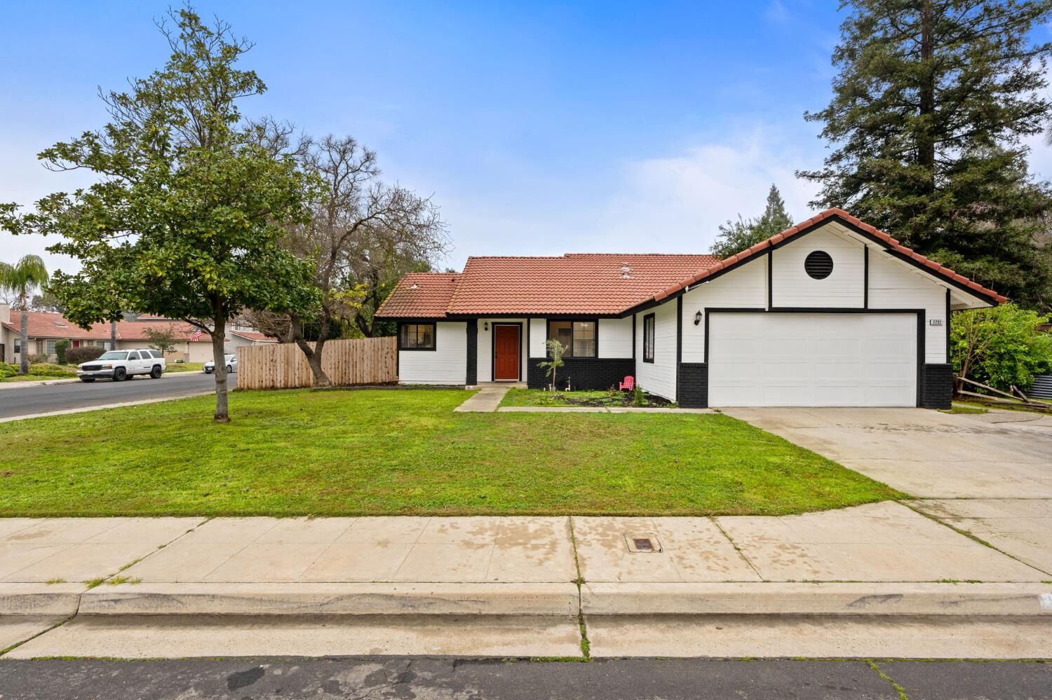 Property Photo:  2231 Escalon Avenue  CA 93611 