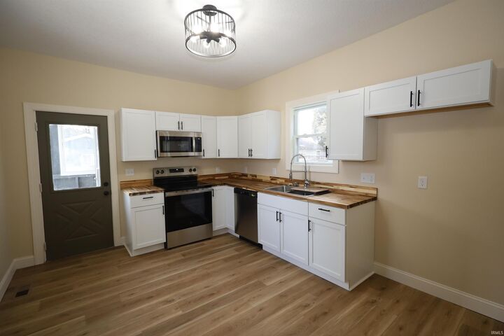 Property Photo:  739 W 4th Street  IN 46808-2613 