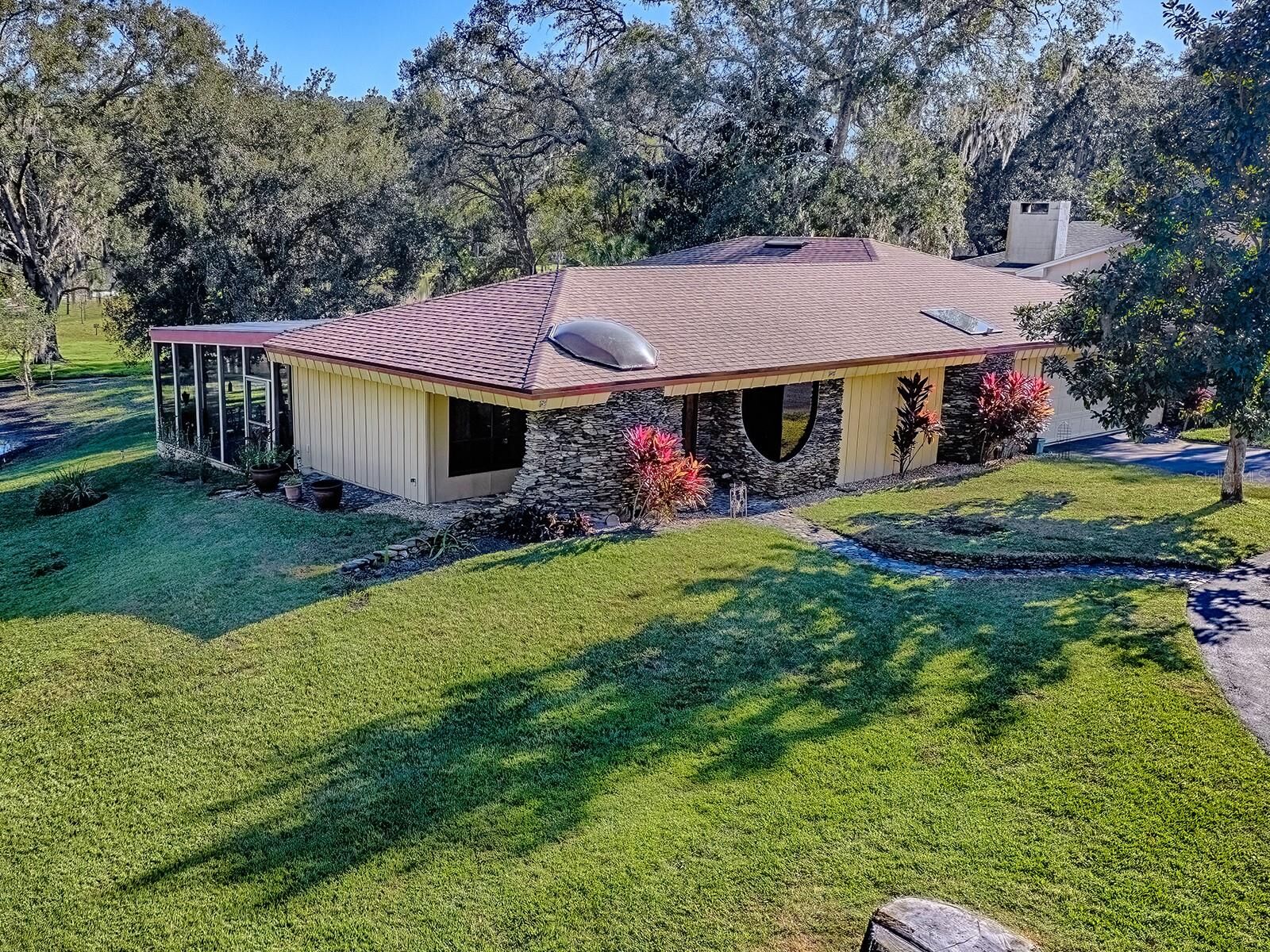 Property Photo:  2314 Hillside Drive  FL 32757 