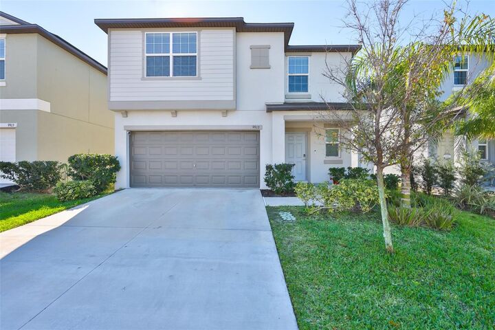 Property Photo:  9913 Jackfruit Court  FL 33578 