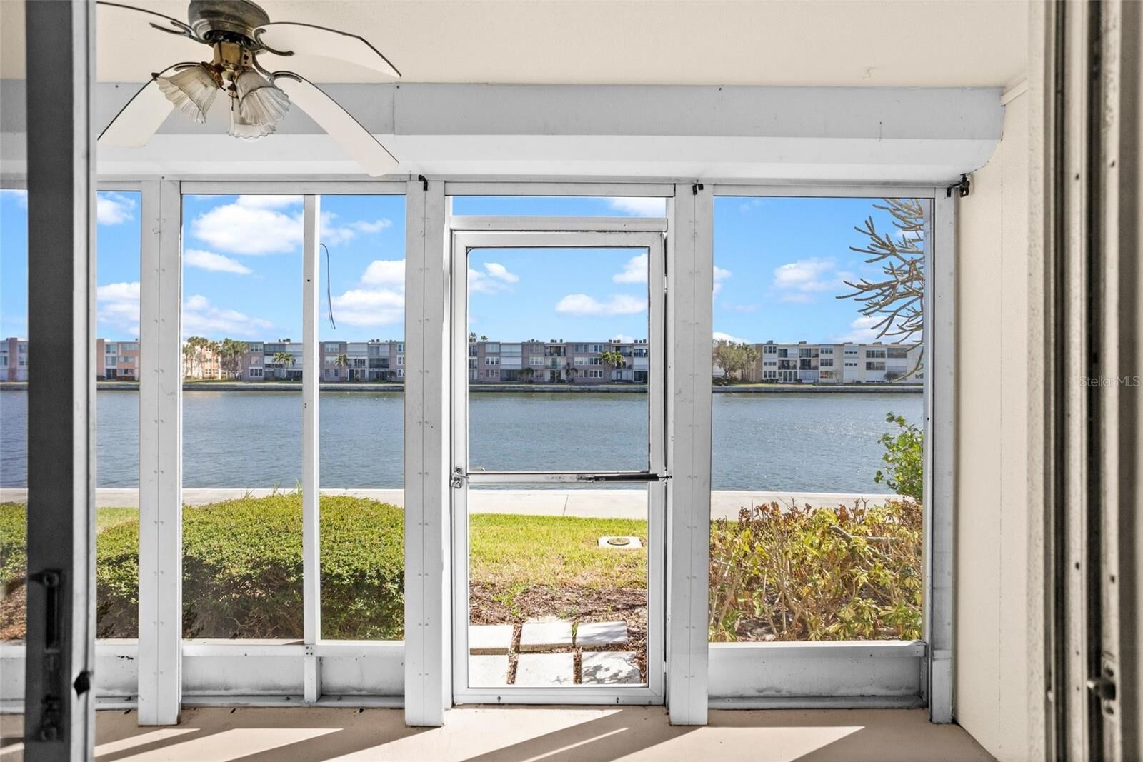 Property Photo:  7625 Sun Island Drive S 101  FL 33707 