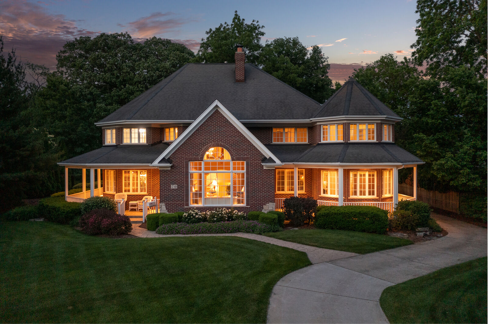 Property Photo:  70 Forest Avenue  IL 60540 