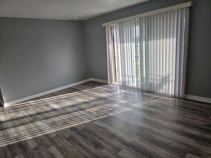 Property Photo:  17701 Park Boulevard 304  IL 60438 