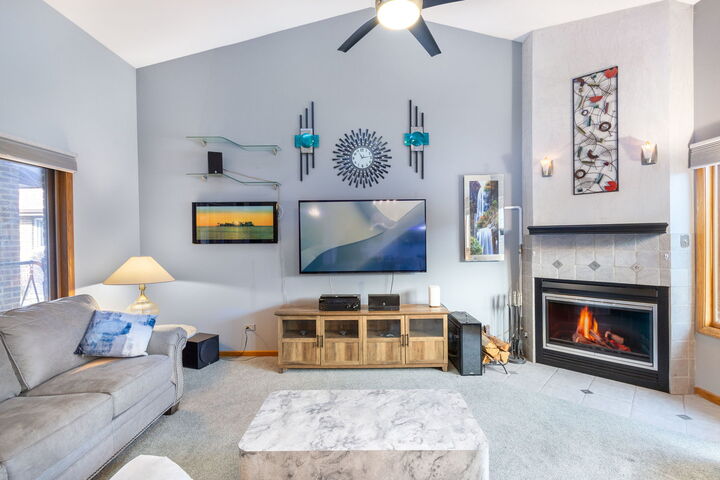 Property Photo:  8951 Silverdale Drive 2B  IL 60462 