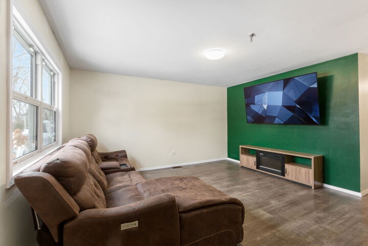 Property Photo: 46 N Ridgemoor Avenue IL 60060