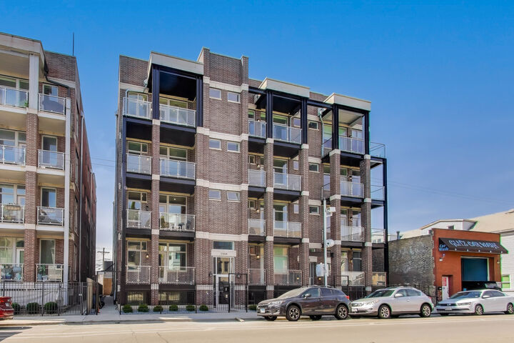Property Photo: 2450 N Clybourn Avenue 3S IL 60614